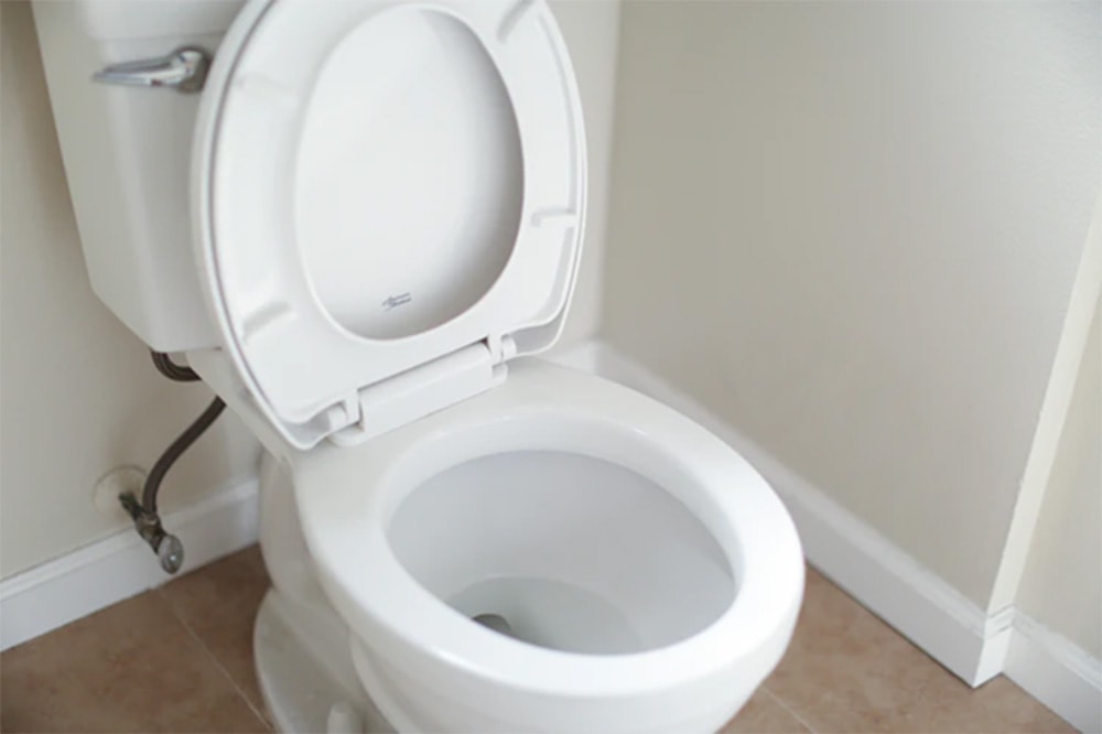 How To Fix Your Toilet S Leaky Fill Valve No Probs Plumbing - Bathroom Toilet Water Valve Leakage From Bottom