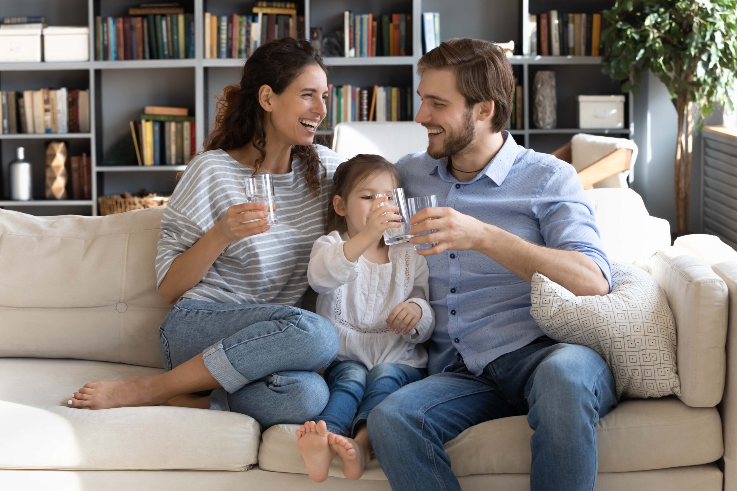 Simple Tips To Clear Your Cloudy Tap Water 1 Family drinking water together